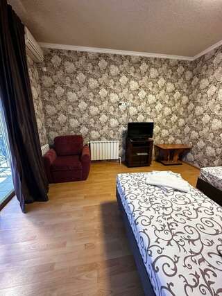 Гостевой дом Дом туриста Миллерово Номер стандарт с 2 односпальными кроватями-4