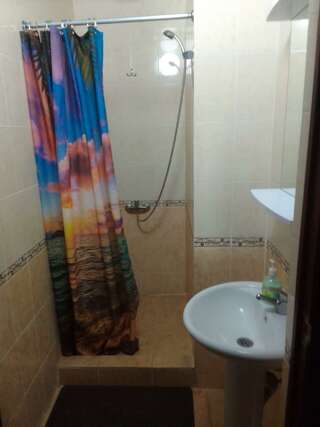 Гостевой дом Дом туриста Миллерово Номер эконом с 3 односпальными кроватями-8