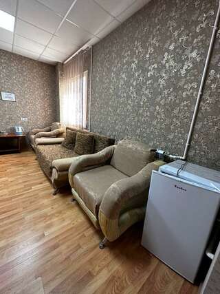 Гостевой дом Дом туриста Миллерово Номер улучшенный семейный-6