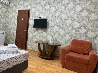 Гостевой дом Дом туриста Миллерово Номер стандарт улучшенный с 1 двуспальной кроватью-10