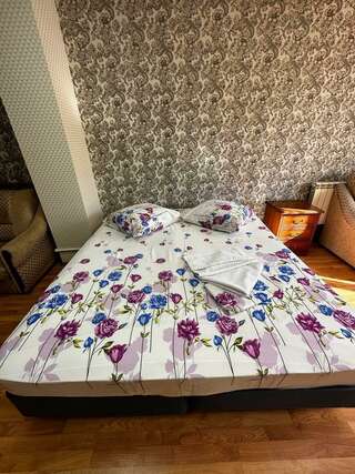 Гостевой дом Дом туриста Миллерово Номер улучшенный семейный-2