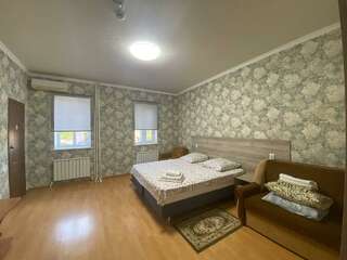 Гостевой дом Дом туриста Миллерово Номер стандарт улучшенный с 1 двуспальной кроватью-3